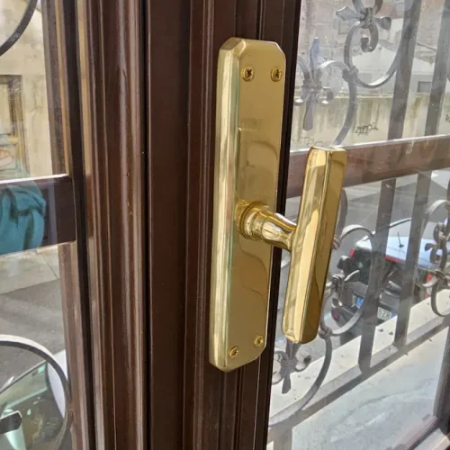 finestra in legno a palazzo venturi